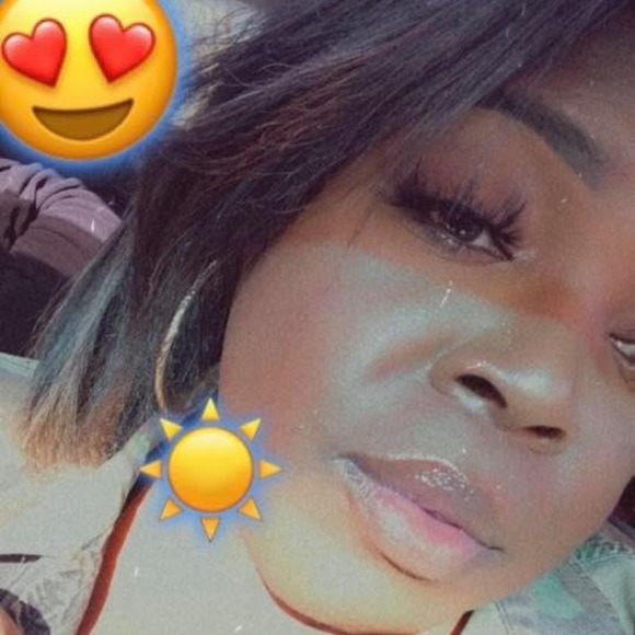 Meet your Posher, Deborah - Picture 1 of 1